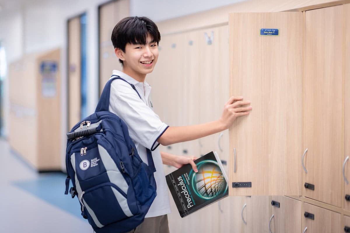 A high school student getting ready to listen to a teacher about the benefits of AP classes